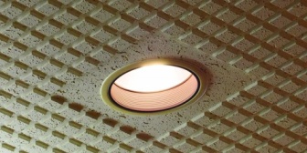 【家建てる】寝室の照明を普段使いを考えて電球色から昼白色へ変えてもらったんだが…