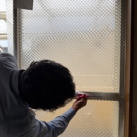 窓の目隠しシートをDIY！レースカーテンの代わりに選んだ理由と失敗しない貼り方