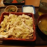 『西新橋虎ノ門 焼鳥 つくね西新橋店「とりごはん ねぎ入り」イイ感じの寂れた雰囲気、老舗の焼き鳥屋』の画像