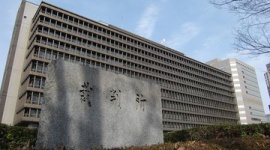 拘置所で絶食した男性に鼻から栄養補給 → 50万円の賠償命令…大阪高裁