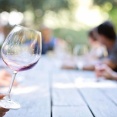 「ワインを1杯、2杯、3杯と飲んでいくと、表情はどう変わるのか…」4段階の比較写真いろいろ