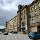 ホックニーを偲んで、Salts Mill。