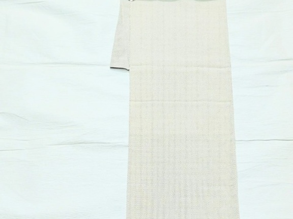 白地の本塩沢　三越誂え〜青色×緑色のバティックの名古屋帯〜