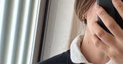 顔まわりに"正解"を置くだけで、似合わない服が着られる