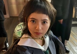 顔の綺麗さが際立つ！ 齋藤飛鳥、斬新なヘアスタイルも可愛さが勝ってしまうｗｗｗ