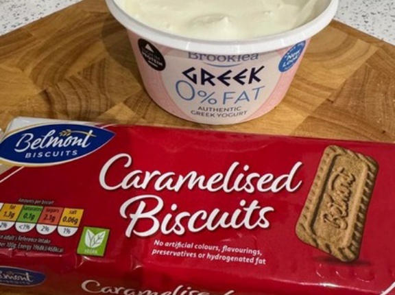 海外「日本でバズったジャパニーズ・チーズケーキを試してみた！」日本で話題になったヨーグルトとビスケットの組み合わせに対する海外の反応