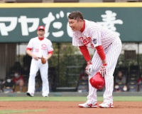 【朗報】広島OB戦で新井貴浩さんが隠し球アウトになった直後の金本知憲さん