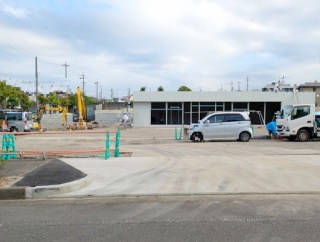 気づけば建物が出現している新築中のローソン。商業施設部分は結構後になりそう（小牧市光ヶ丘）