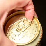 【悲報】昔ビールCM「ゴッッ…ゴッッ…ゴッッ…あ゛ぁ゛～っ！！」ｼﾞｮｯｷﾀﾞｧｧﾝｯ!!太陽ﾋﾟｶｰｯ!!汗ﾀﾞﾗｧｰｯ!!蝉ﾐﾝﾐｰﾝ!!!　→ｗ