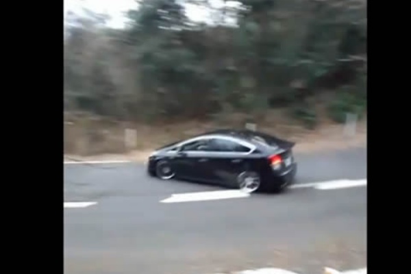 世界初 プリウスでドリフトしてみた Turbo Bee 自動車 バイク動画のターボビー
