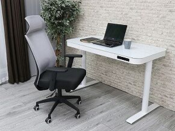 デスクの下に引き出しつけた！