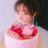 【ar】指原莉乃、ピンクのさっしーケーキで誕生日を祝ってもらう