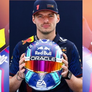 キミ・ライコネン、最終戦のヘルメットはF1デビュー時の青基調の