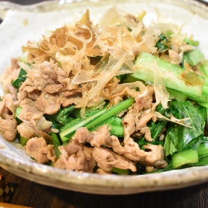 かつお節が決め手♪豚肉と小松菜の煮浸し風炒め