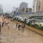 【動画】中国の長さ4kmのトンネルが5分で冠水、6000人死亡か 深夜に何台ものトレーラーが遺体を運び出す