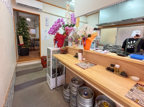 寿町につくってた「餃子処 飲々菜々（ヤムヤムサイサイ）」がオープンしてる