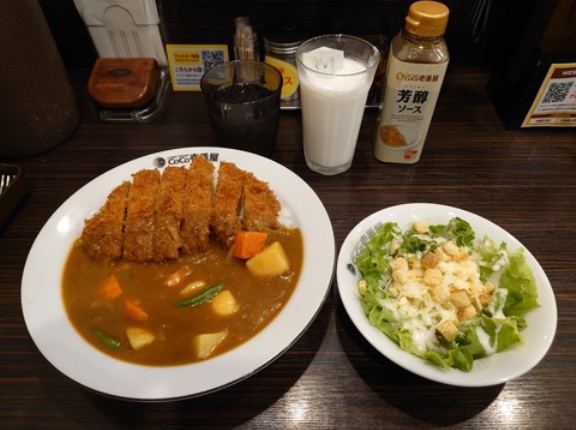 【画像】ココイチ行ったらこれで1800円wwwwww