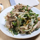 焼き肉のタレ味を楽しむ料理といえば？「豚肉ともやしとニラの焼き肉のタレ炒め」