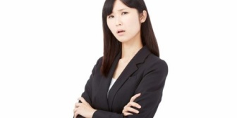 オンライン授業の先生のアカウントを見てみたら水着の女性の画像や動画が保存されていた。大学の先生がこんな人だなんて気持ち悪い！