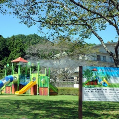 金山ふれあいパークにミスト付遊具新設