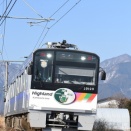 2月15日撮影　アルピコ交通にてサッカーJ3松本山雅FC応援ヘッドマーク付き