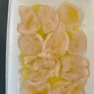 季節限定ルビーレッドキーウイとホタテのカルパッチョ