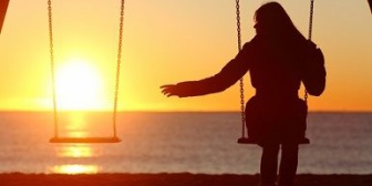 いろいろな家庭の事情で婚期を逃してしまって、もう生きていくのが大変だと感じたら、どうすればいいと思いますか？