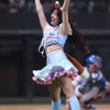 【日本ハム】ファイターズガールがピンクと水色の限定衣装できつねダンス　つばみも共演