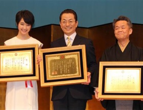 剛力彩芽「第30回浅草芸能大賞」新人賞を受賞ｗｗｗｗｗ