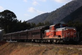 『2023/1/2運転 DD51-1043牽引津和野稲成号』の画像