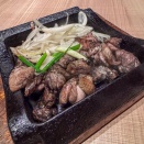 播鳥 新橋店｜赤星で乾杯、炭火の香りと鶏の旨みを楽しむ夜