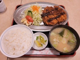 町の洋食屋さんで 満足定食！～ いこい