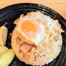 「ア・ハン・タイ」（上野広小路）でタイ式豚肉炒飯「カオパットムー」