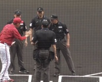 【悲報】新井貴浩と藤川球児の挨拶、バチバチ...今日は球児が先に去ってしまう
