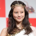 齋藤飛鳥に続き今田美桜も…　16万円超高級下着をチラ見せの“見せパン”ブームが賛否