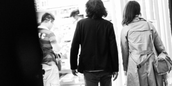 同僚と私がホテルから出てくるところの写真が、家のポストに入っていた。だけどそれには事情があって…