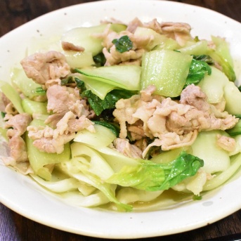 ピリっと辛い♪チンゲン菜と豚肉のゆず胡椒炒め
