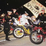 信号無視をした暴走族リーダー(40)を逮捕 「ストレス解消だった。」 	