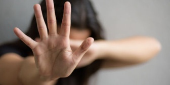 元カレがDV男で、ある日背中を思いっきり蹴られて1週間くらい血尿が止まらなくて死ぬんじゃないかと思ったら我慢できなくなって元カレが眠ってる時に…