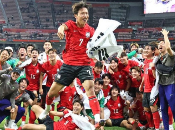 アジア大会で優勝した韓国サッカー代表「(金メダルを見せながら)軍隊にはいきませ～んｗ」 → 韓国で大炎上、兵役免除廃止の動き始まる