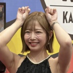 【画像】セクシー女優の紗倉まなさん(34)、顔に謎のスジができてしまう・・・