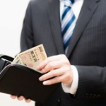 なんか友達と2人で出かけた時ガソリン代と高速料金請求されたんだがこれって普通なの？