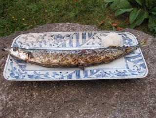 秋刀魚の内蔵を取ったり骨を取ったりして食べる奴なんなの？