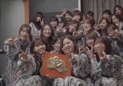 【乃木坂46】集合写真で毎回”ここ”に写る齋藤飛鳥すこ。。。【画像】