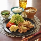 生姜焼きと山盛りの千切りキャベツで晩ごはん