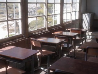 彼氏から校内で20回以上の性行為強要され見せ物にされた女子高生【いじめと認定】