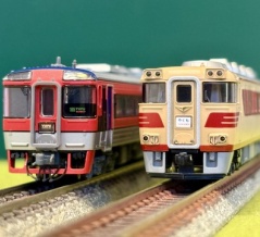 トミックス「キハ181」とマイクロエース「キハ185」を並べてみました。