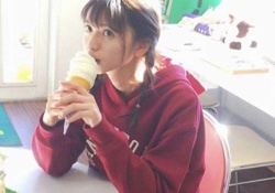 【衝撃】飛鳥ちゃん中学生に見えるｗｗｗｗこう見えて二十歳なんやぞｗｗｗｗｗ