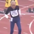 この歳でここまでやれる！？102歳のおじいちゃんの100メートルレース。海外の反応