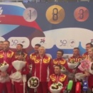 ロシア パラリンピックチーム凱旋帰国　空港で出迎えたファンたちとロシア国歌を合唱